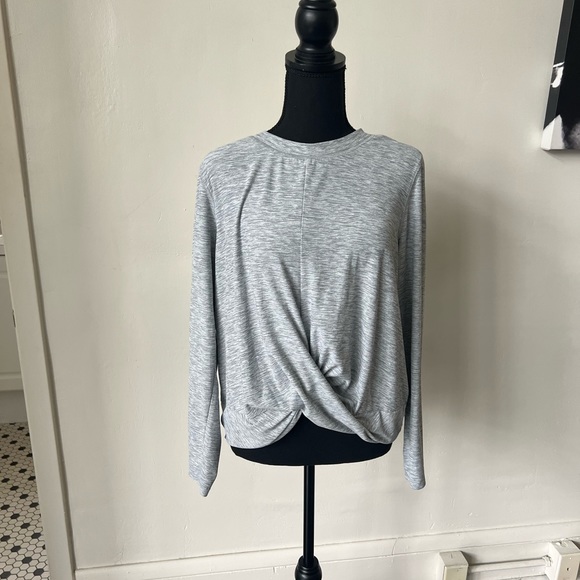 Old Navy Active Breath On Long Sleeve Gray Work Out Top - Picture 2 of 8